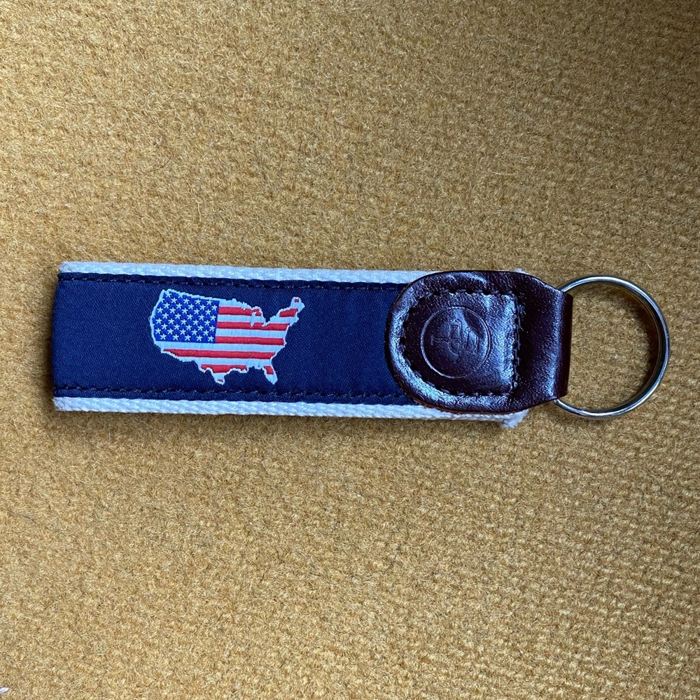 USA AMERICAN FLAG • Key Fob Keychain - State Traditions (Navy Blue)